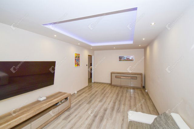 Eladó panellakás, Szegeden 51.9 M Ft, 2 szobás