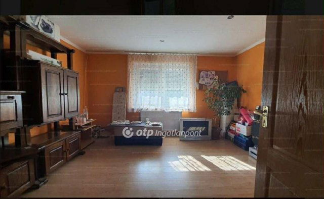 Eladó családi ház, Tápiószelén 34.9 M Ft, 2 szobás