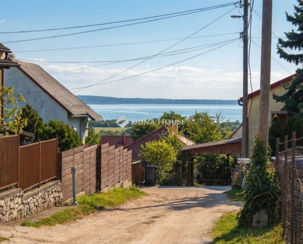 Eladó családi ház, Balatonalmádiban 44.9 M Ft, 2 szobás