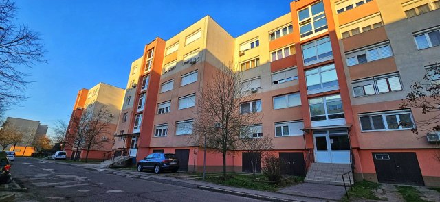 Eladó téglalakás, Kiskunfélegyházán 49.9 M Ft, 2 szobás