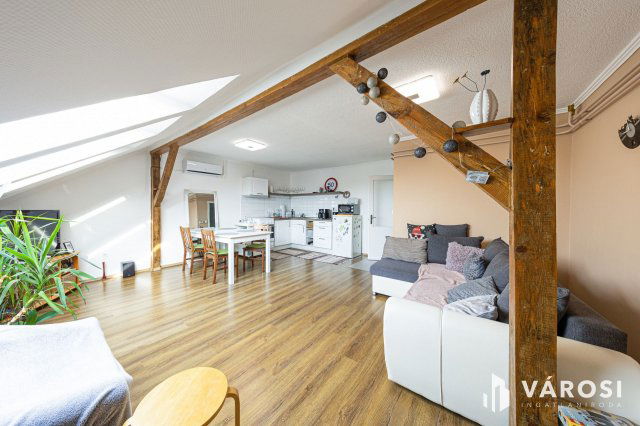 Eladó téglalakás, Szegeden 69.9 M Ft, 3 szobás