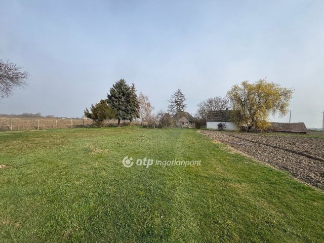 Eladó családi ház, Mohácson 30 M Ft, 2 szobás