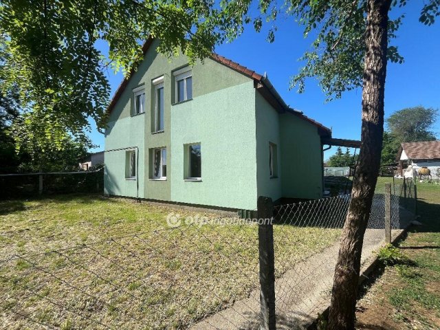 Eladó családi ház, Nyíregyházán 98 M Ft, 2 szobás
