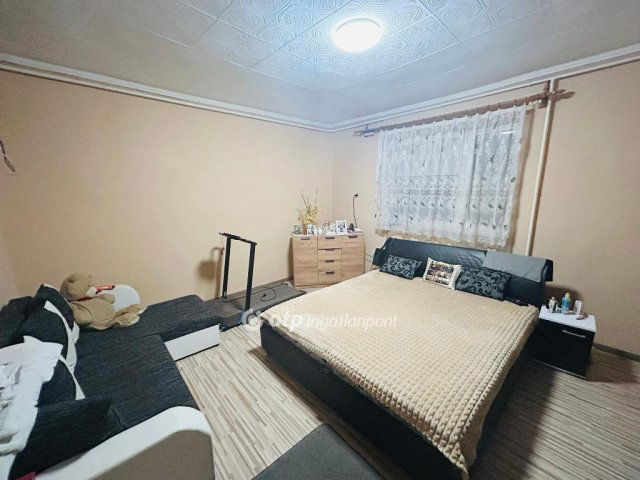 Eladó családi ház, Napkoron 48 M Ft, 2 szobás