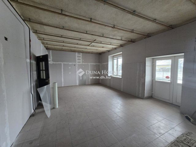 Eladó üzlethelyiség, Szabadbattyánban 35 M Ft