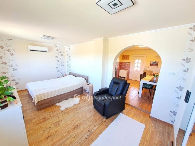 Eladó nyaraló, Tiszakécskén 33 M Ft, 2 szobás