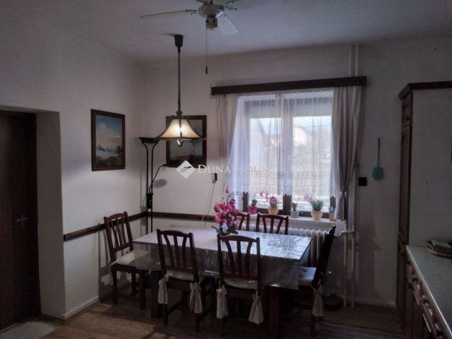 Eladó családi ház, Szentgotthárdon 89.9 M Ft, 8 szobás