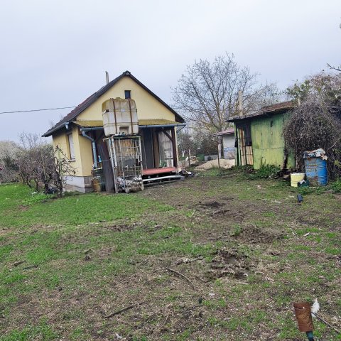 Eladó nyaraló, Szolnokon 6.9 M Ft, 1 szobás