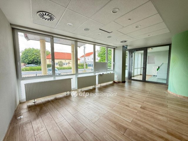 Eladó üzlethelyiség, Üllőn 43.6 M Ft / költözzbe.hu
