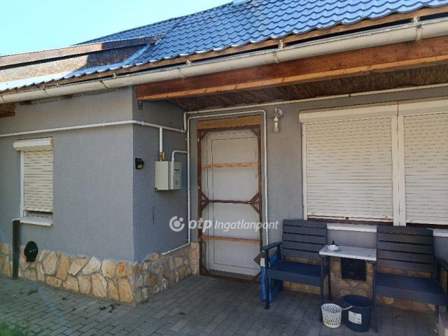 Eladó családi ház, Dombóváron 37 M Ft, 4 szobás
