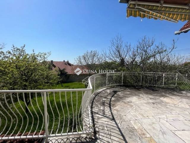 Eladó családi ház, Pécsett 89.99 M Ft, 3 szobás