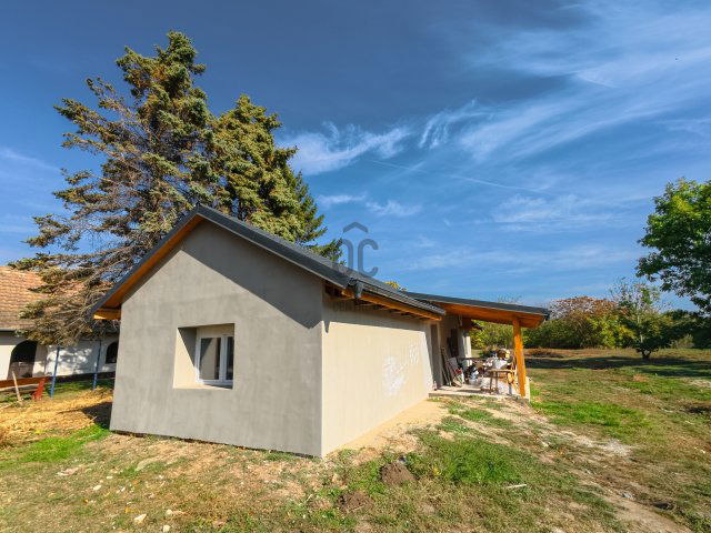 Eladó családi ház, Ádándon 37.5 M Ft, 2 szobás