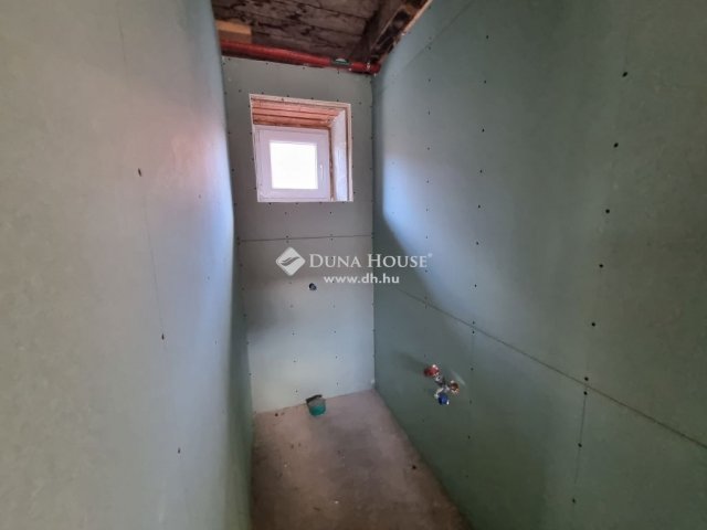 Eladó családi ház, Tóalmáson 29.9 M Ft, 10 szobás