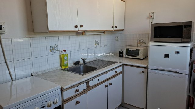 Kiadó panellakás, albérlet, Pécsett 65 E Ft / hó, 1 szobás