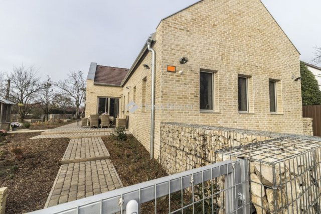 Eladó családi ház, Salköveskúton 195 M Ft, 3+1 szobás