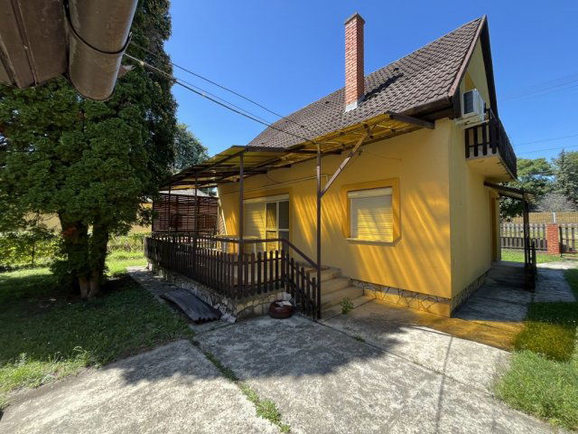 Eladó nyaraló, Balatonfenyvesen, Vörösmarty utcában 61.9 M Ft