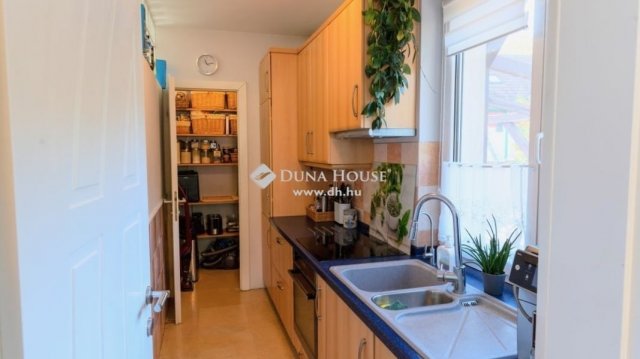 Eladó családi ház, Leányfaluban 179.9 M Ft, 5 szobás