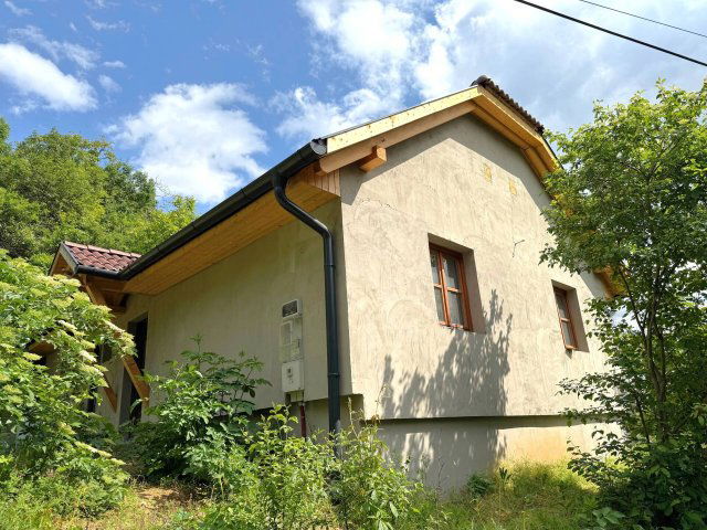 Eladó családi ház, Pécsett 44.9 M Ft, 3 szobás