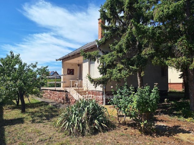 Eladó nyaraló, Alsóörsön 57 M Ft, 1+1 szobás