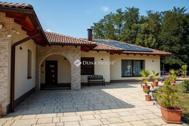 Eladó családi ház, Szentgotthárdon 218.5 M Ft, 5 szobás