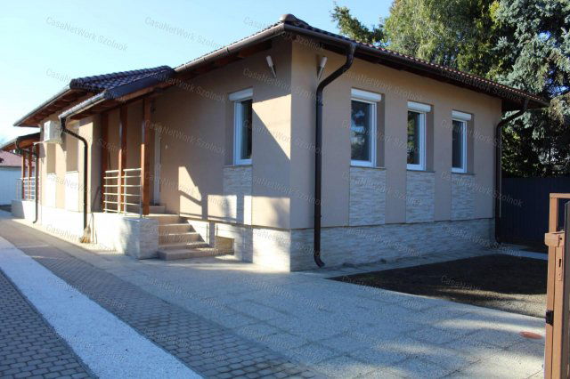Eladó családi ház, Szolnokon 119.9 M Ft, 4 szobás