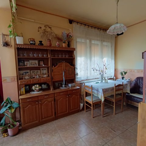 Eladó családi ház, Molnárin 27.9 M Ft, 4 szobás