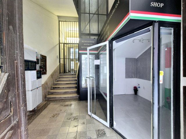 Kiadó üzlethelyiség, Budapesten, V. kerületben 300 E Ft / hó