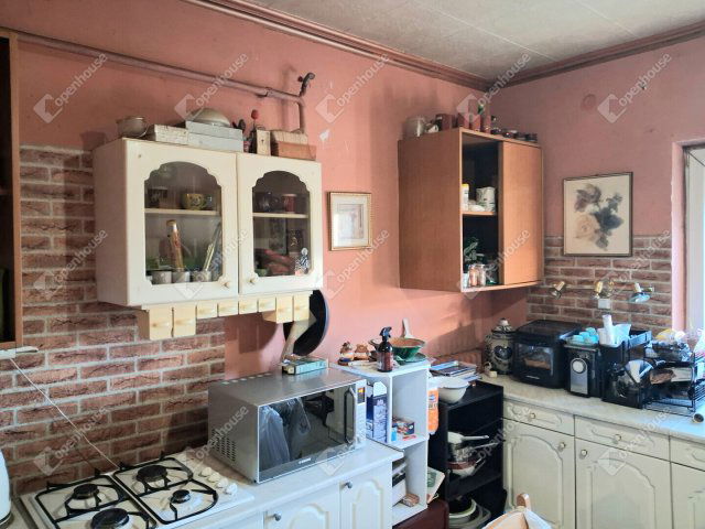 Eladó családi ház, Bábolnán 54.9 M Ft, 6 szobás