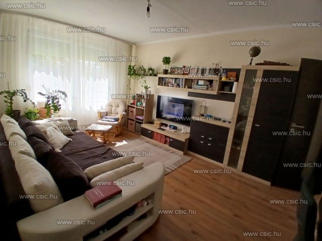 Eladó téglalakás, Budapesten, XV. kerületben 77 M Ft, 2+1 szobás