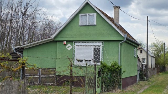 Eladó nyaraló, Tápiószentmártonon 14.99 M Ft, 1 szobás
