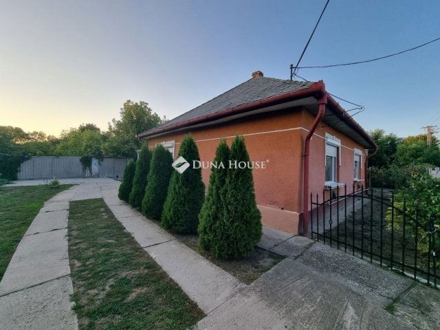 Eladó családi ház, Tóalmáson 44 M Ft, 4 szobás