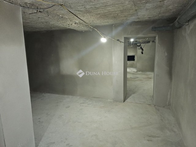 Eladó ipari ingatlan, Budapesten, XV. kerületben 157.48 M Ft