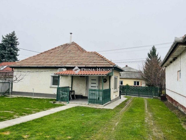 Eladó családi ház, Szigetszentmártonban 59 M Ft, 2 szobás