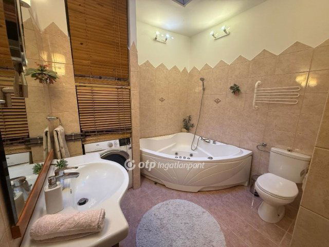 Eladó családi ház, Budapesten, II. kerületben 259 M Ft, 5 szobás