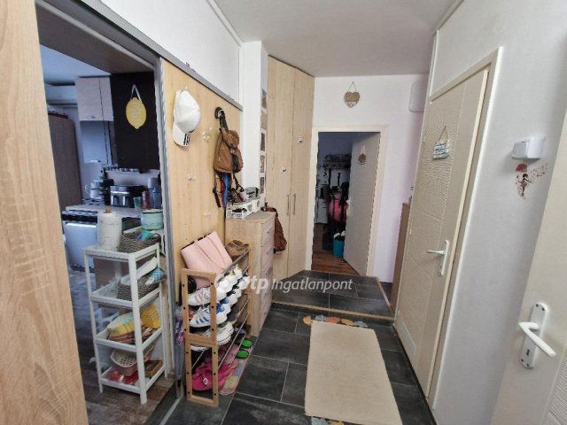 Eladó panellakás, Debrecenben 67.9 M Ft, 3 szobás