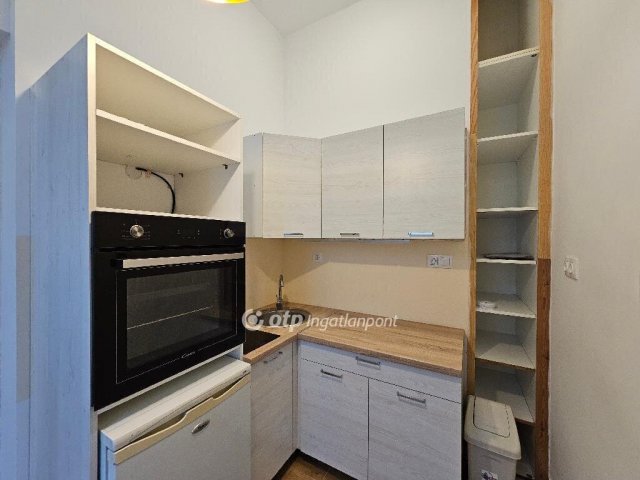 Eladó téglalakás, Budapesten, V. kerületben 79.8 M Ft