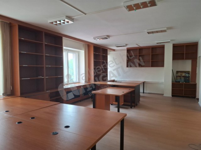 Kiadó iroda, Budapesten, XIV. kerületben, Kerepesi úton, 1 szobás