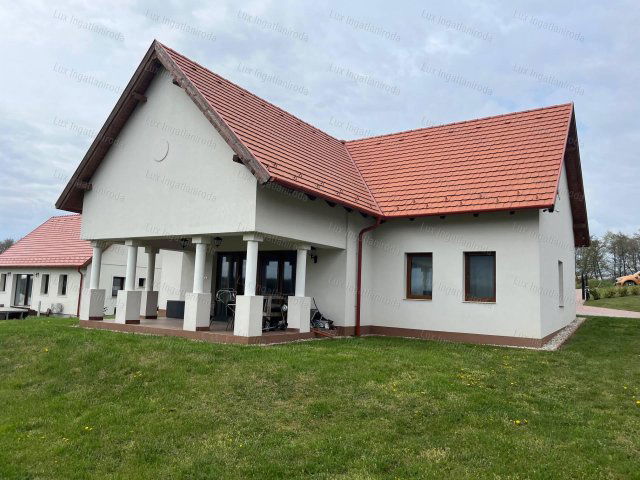 Eladó családi ház, Vértessomlón 128 M Ft, 3+1 szobás