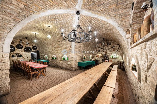 Eladó üzlethelyiség, Bicskén 249.9 M Ft, 1 szobás