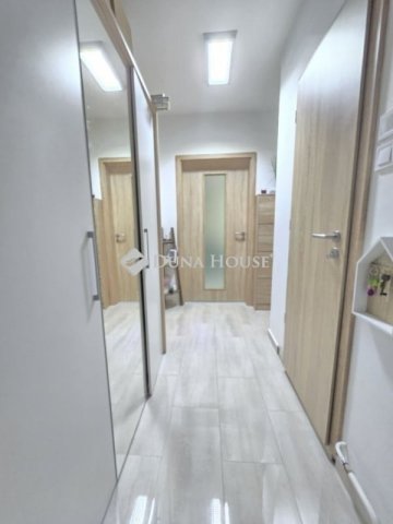 Eladó panellakás, Pécsett 57.2 M Ft, 3 szobás