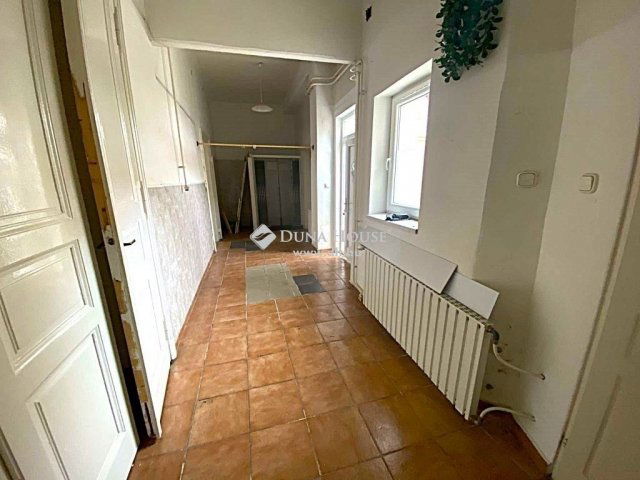 Eladó családi ház, Kecskeméten 49.9 M Ft, 2 szobás