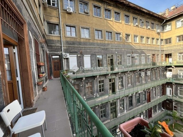 Eladó téglalakás, Budapesten, VIII. kerületben 89.9 M Ft