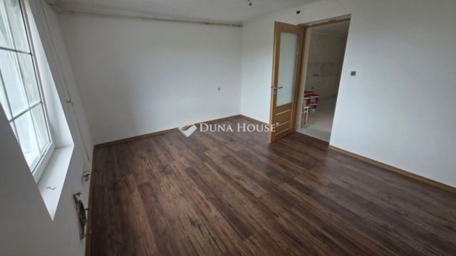 Eladó családi ház, Farmoson 22.9 M Ft, 1 szobás