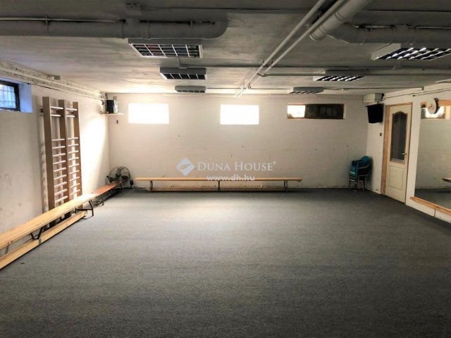 Eladó családi ház, Halásztelken 295 M Ft, 8 szobás