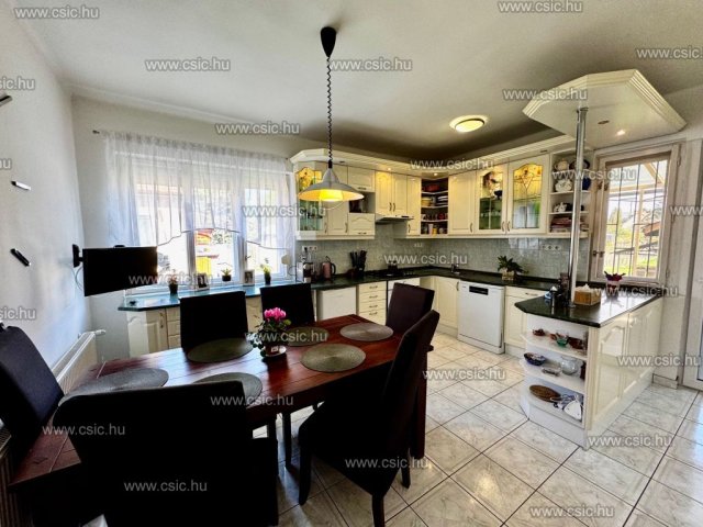 Eladó családi ház, Nagytarcsán 152 M Ft, 4 szobás