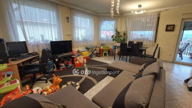 Eladó családi ház, Veresegyházon 119 M Ft, 7 szobás