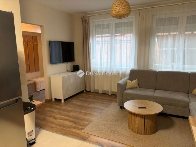 Eladó ikerház, Dunavarsányban 70 M Ft, 3 szobás