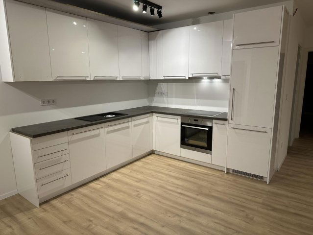Kiadó téglalakás, albérlet, Tatán 300 E Ft / hó, 3 szobás