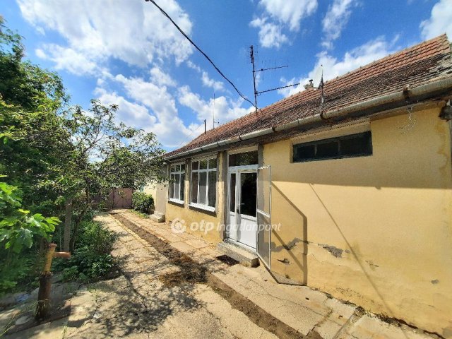 Eladó családi ház, Garán 16 M Ft, 4 szobás