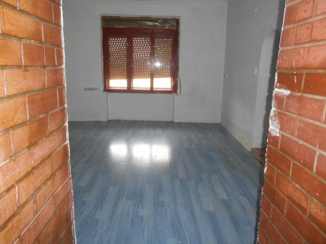 Eladó családi ház, Hunyán 6.8 M Ft, 1+2 szobás